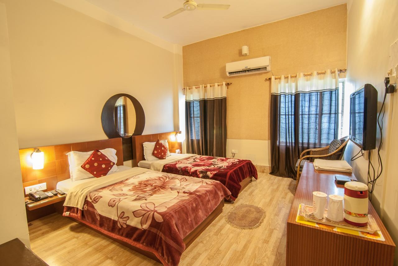 Hotel Jyoti Forbesganj Bagian luar foto